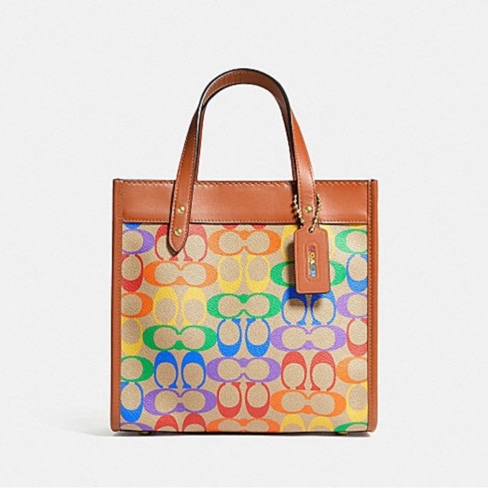 New Coach Field Tote 22 in Rainbow 🌈 signature canvas